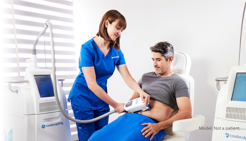 Coolsculpting expert showing patient how the cryolipolysis process works